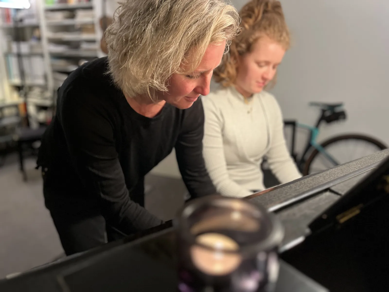 Anja Stehling beim Klavierunterricht in Mainz
